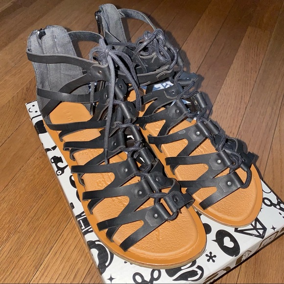 BAMBOO Shoes - W 8.5 8 1/2 Black Bamboo lace up Sandals shoes flats dress open toe Beach Summer